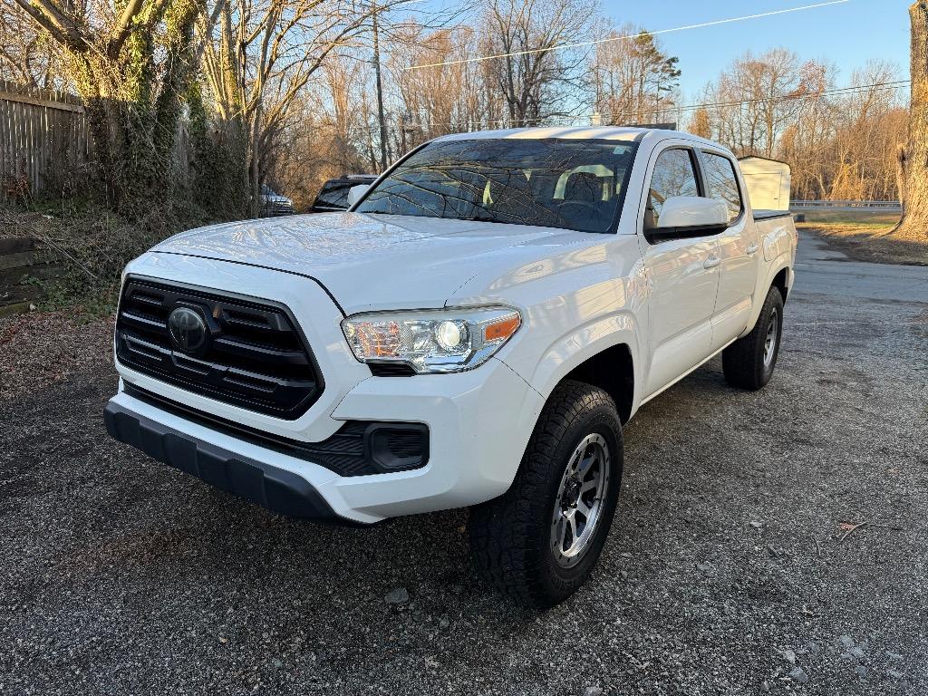 2018 Toyota Tacoma SR's photo