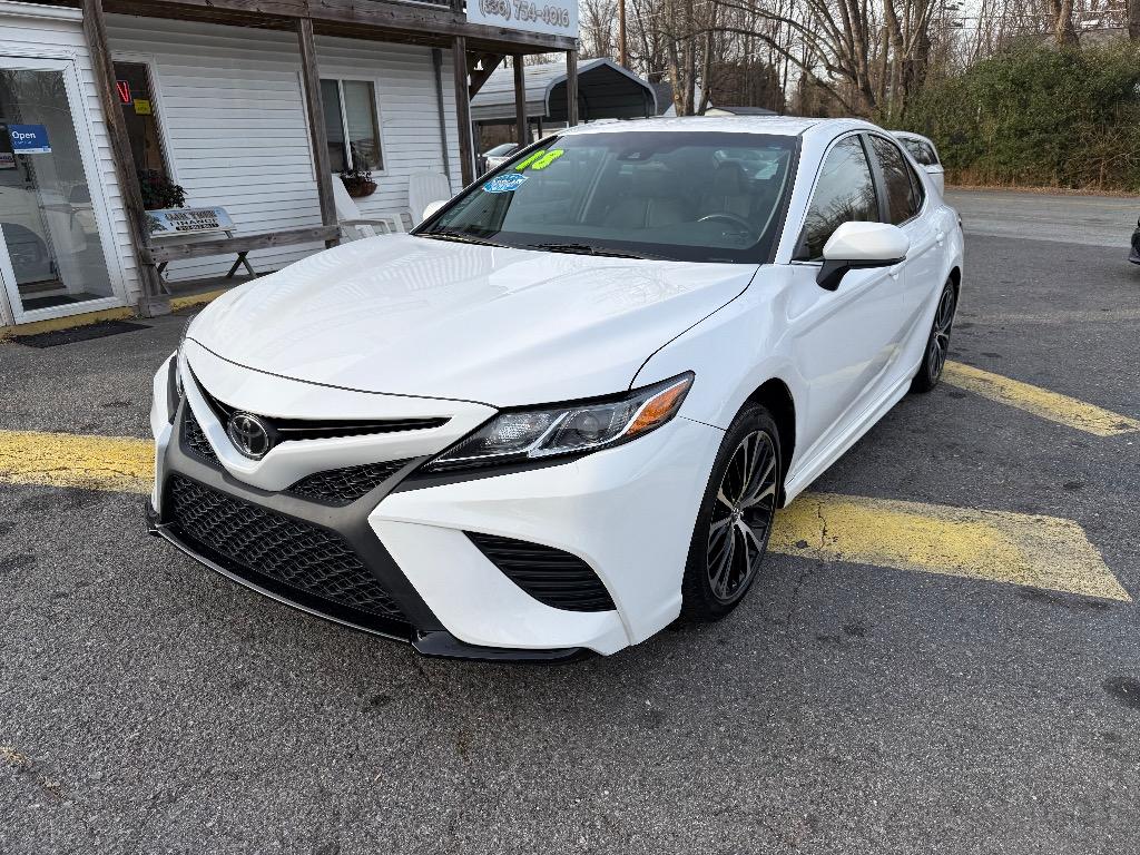 2018 Toyota Camry SE