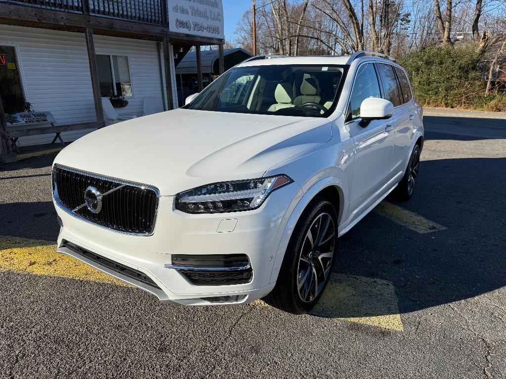 2019 Volvo XC90 Momentum's photo