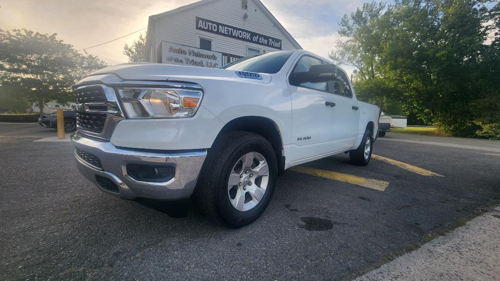 2023 RAM 1500 Big Horn/Lone Star 4x4 Crew Cab 5'7's photo
