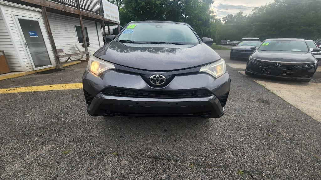 2018 Toyota RAV4 LE - Photo 8