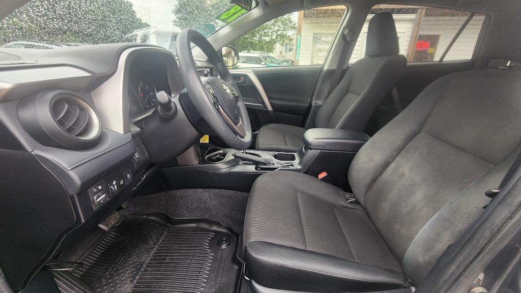 2018 Toyota RAV4 LE - Photo 13