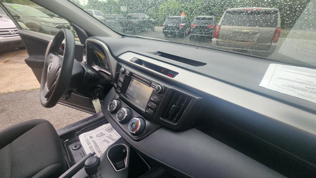 2018 Toyota RAV4 LE - Photo 18