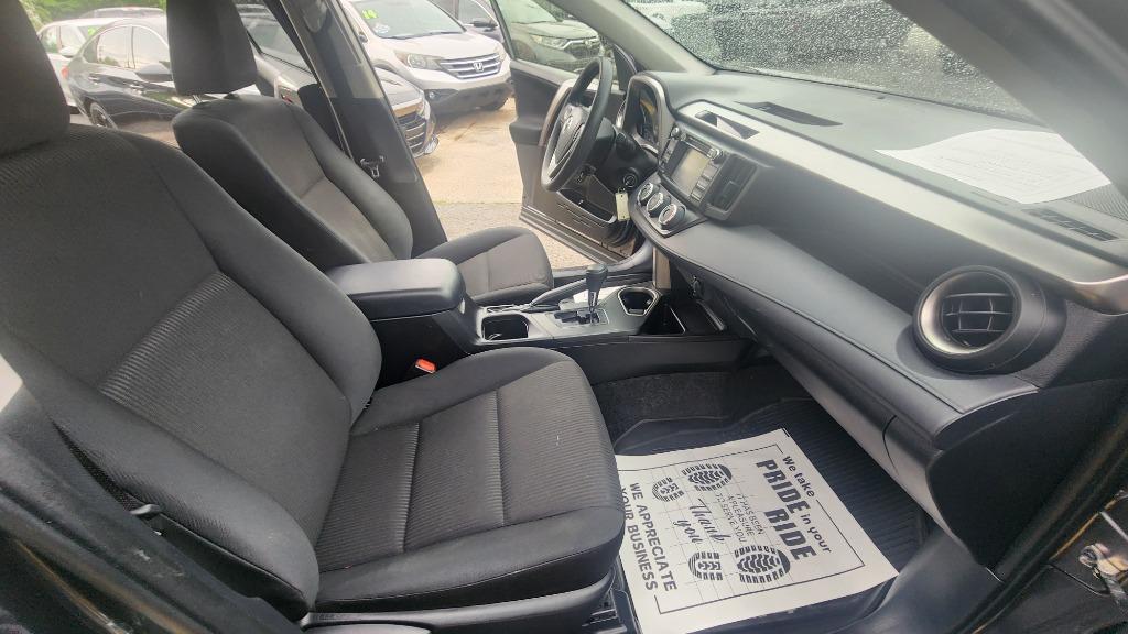 2018 Toyota RAV4 LE - Photo 17