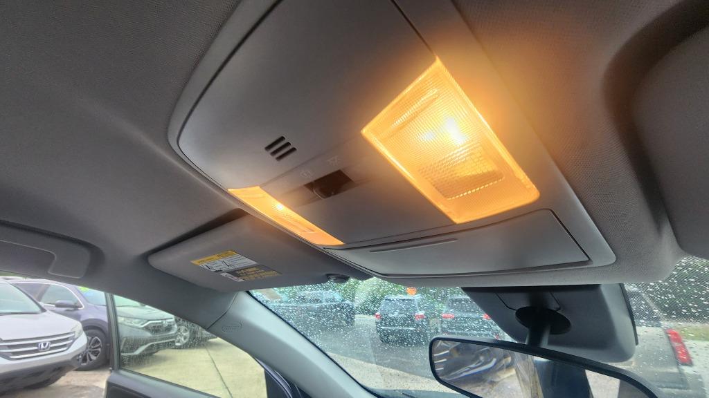 2018 Toyota RAV4 LE - Photo 22