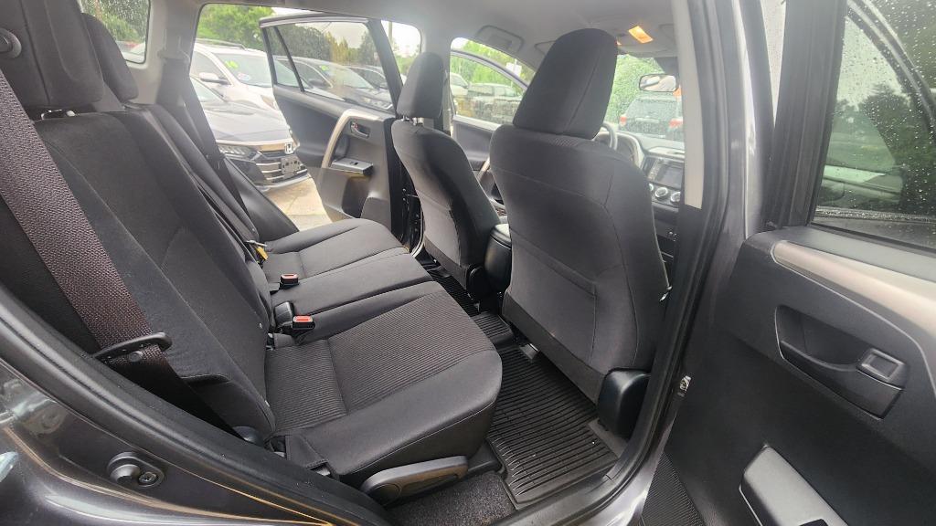 2018 Toyota RAV4 LE - Photo 16