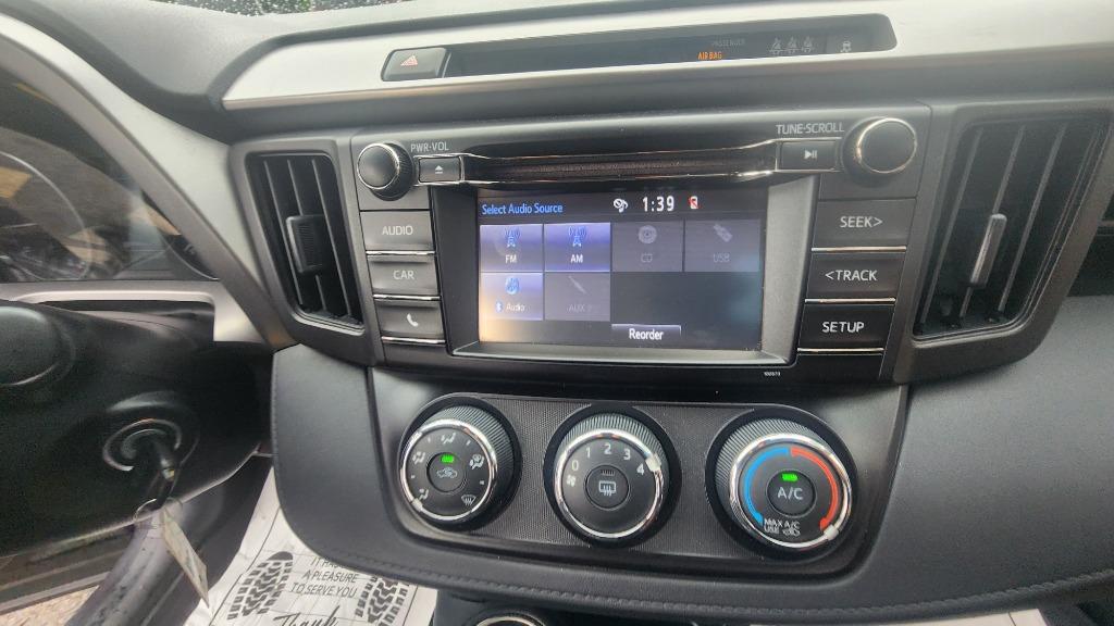 2018 Toyota RAV4 LE - Photo 20