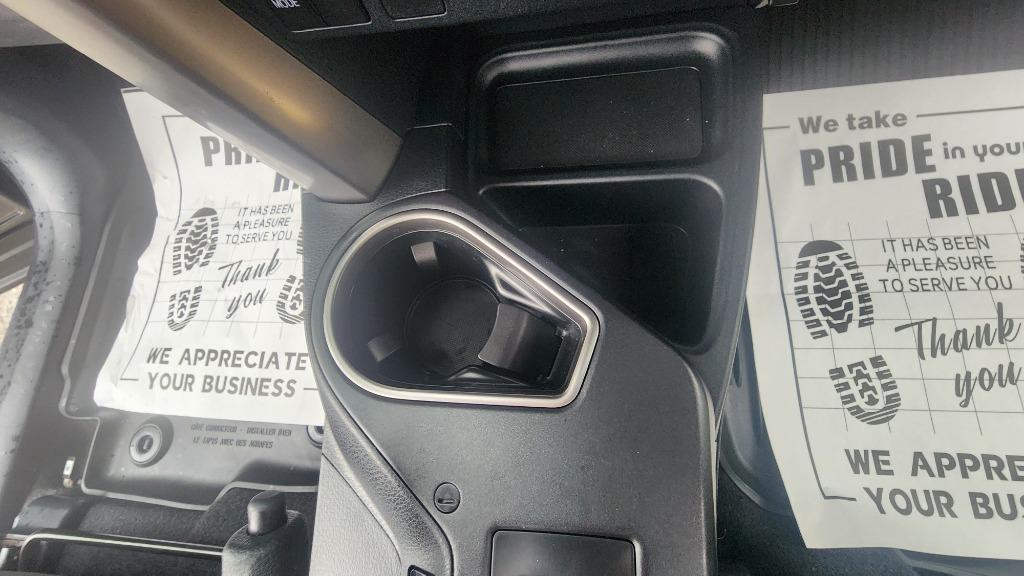 2018 Toyota RAV4 LE - Photo 25