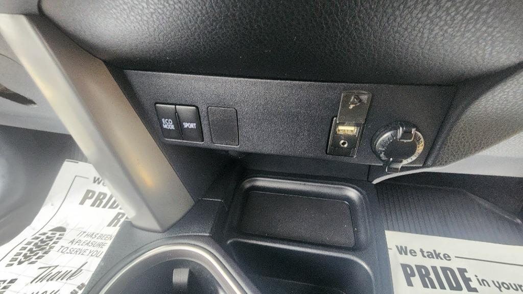 2018 Toyota RAV4 LE - Photo 24