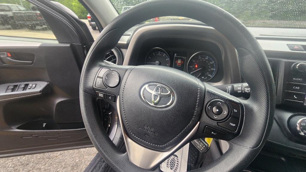 2018 Toyota RAV4 LE - Photo 23
