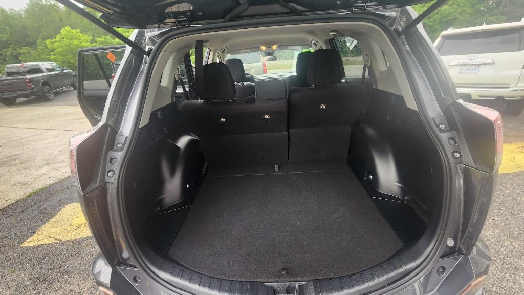 2018 Toyota RAV4 LE - Photo 15