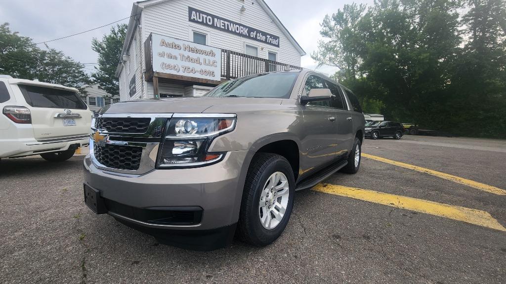 2018 Chevrolet Suburban 4WD 1500 LT's photo